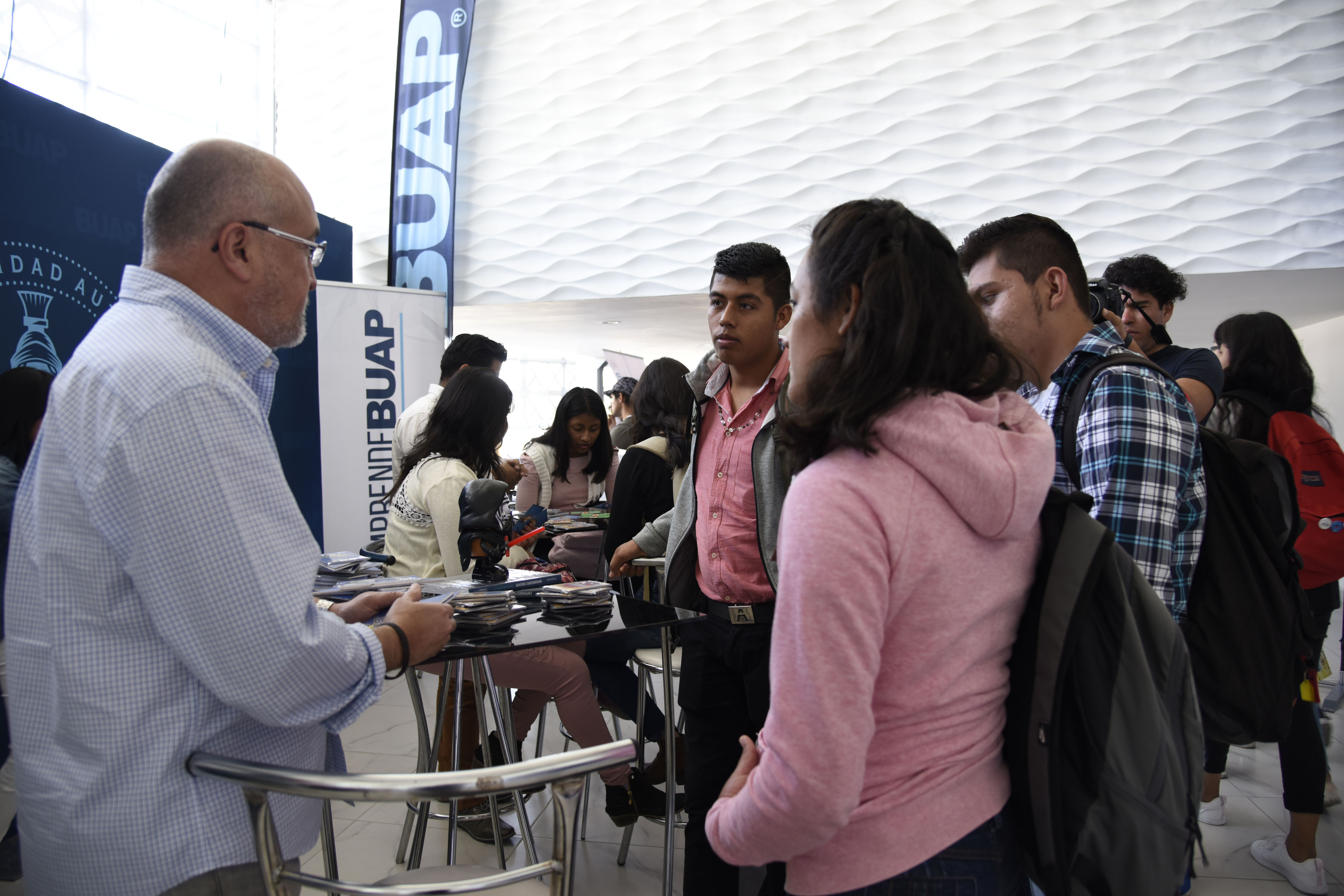 La BUAP fortalece la vinculación entre estudiantes y